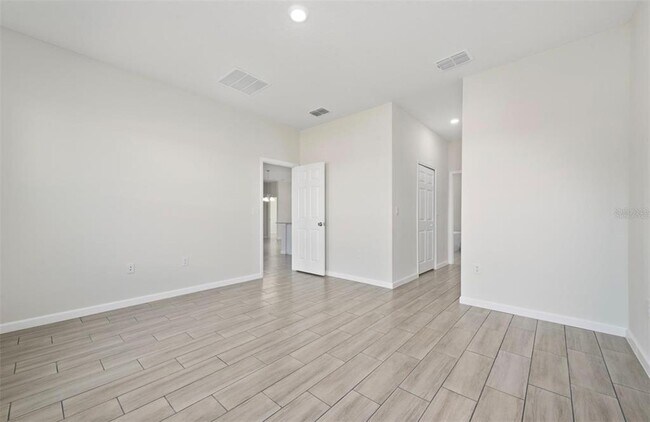 Building Photo - 719 Martin Ln