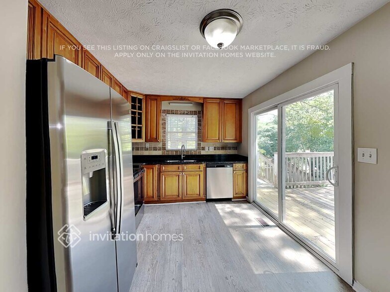 Building Photo - 215 Simpson Dr NE