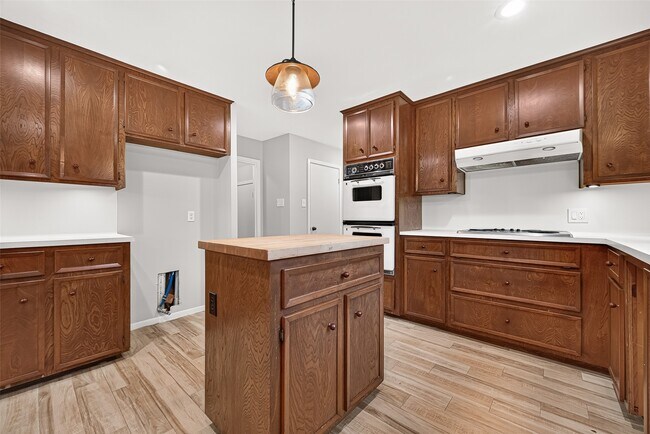 Building Photo - 2103 Winged Foot Dr