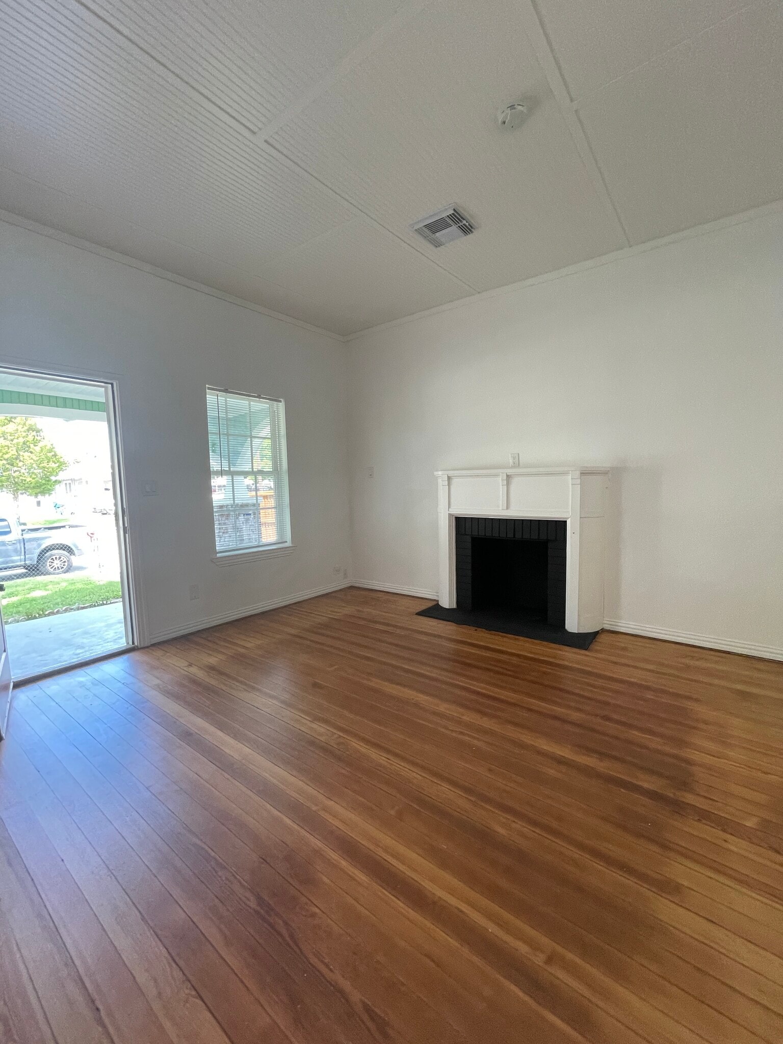 Building Photo - 5332 Lindsley Ave