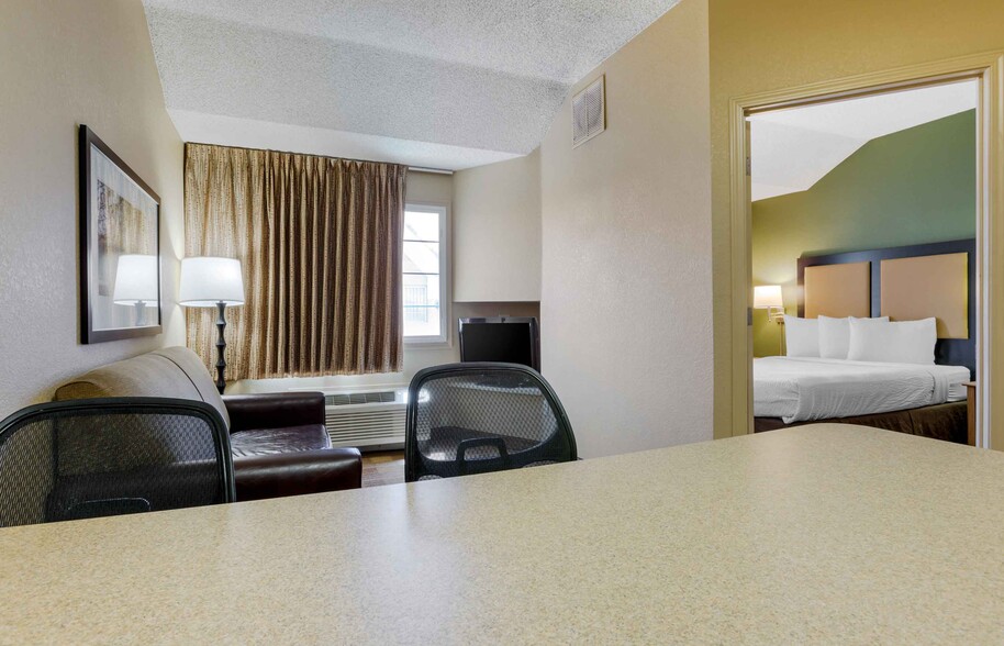 Building Photo - Furnished Studio-Providence - Airport