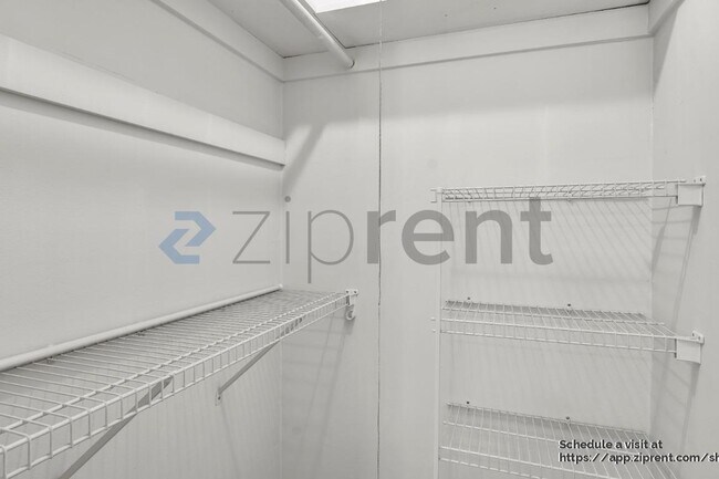 Building Photo - 803 Ellendale Dr