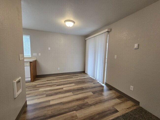 Building Photo - 110 NE Atkinson Ct