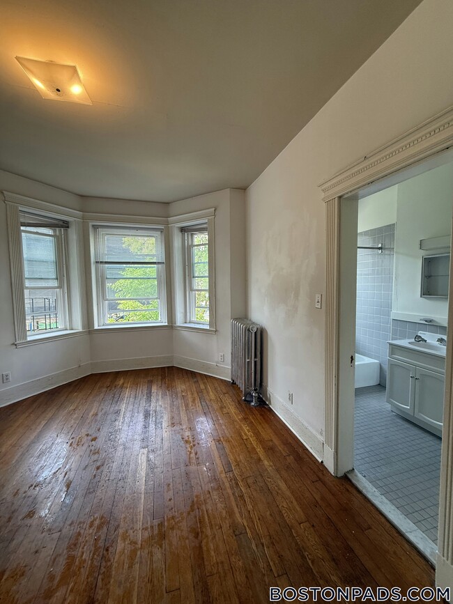Building Photo - 28 Westland Ave
