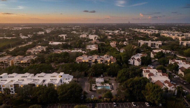 Building Photo - 609 E Sheridan St