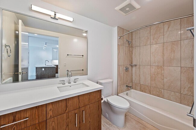 Building Photo - Azure Ala Moana #3106 - Urban living in Ho...