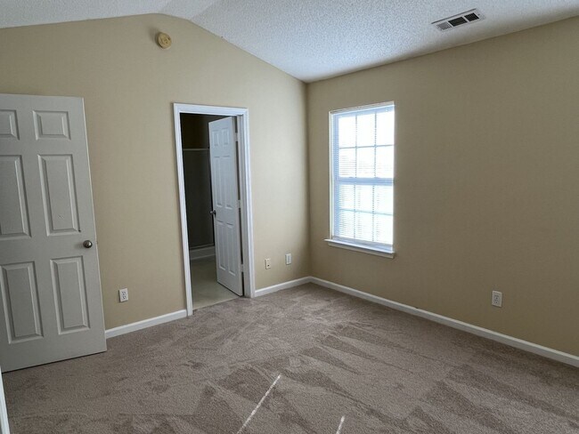 Building Photo - Refreshed 3 Bedroom House in NW Charlotte