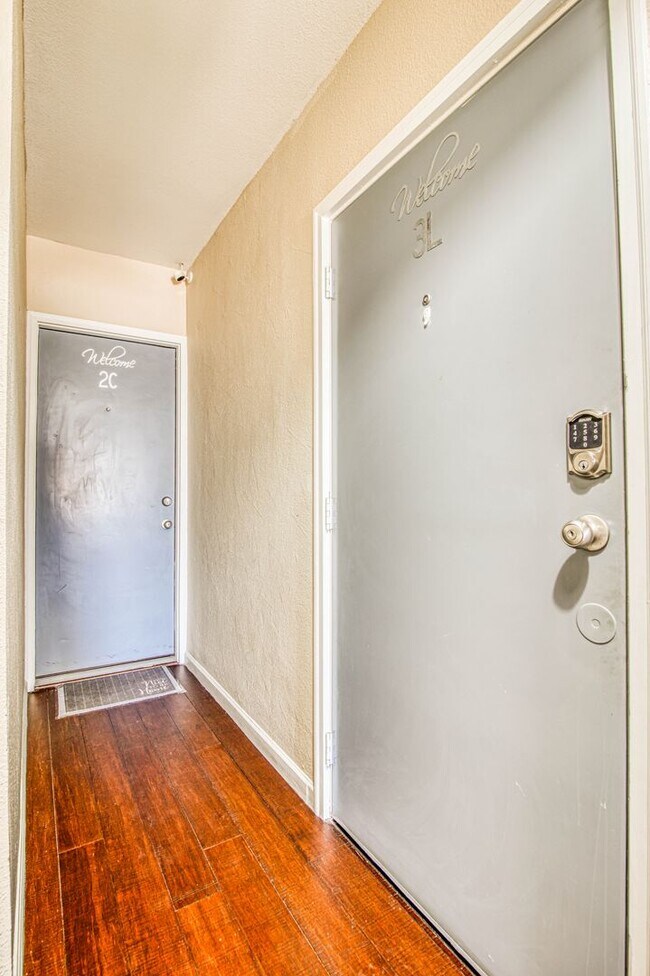 Building Photo - 702 Myrtle Ave