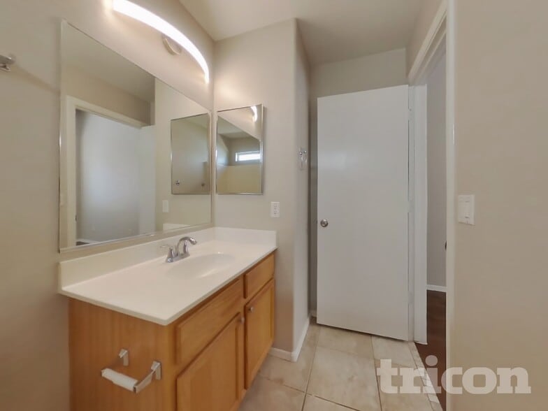 Building Photo - 12513 W Aster Dr