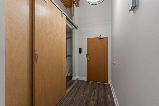 Building Photo - 400 N 1st St