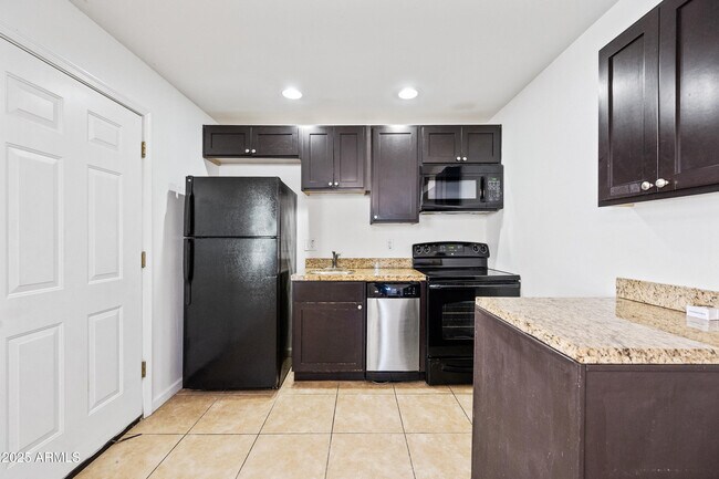 Building Photo - 3949 E Earll Dr