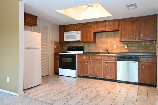 Building Photo - 14777 Wunderlich Dr