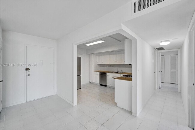 Building Photo - 1600 S Ocean Dr