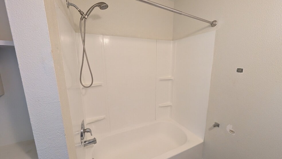 Building Photo - 1318 Divot Ln