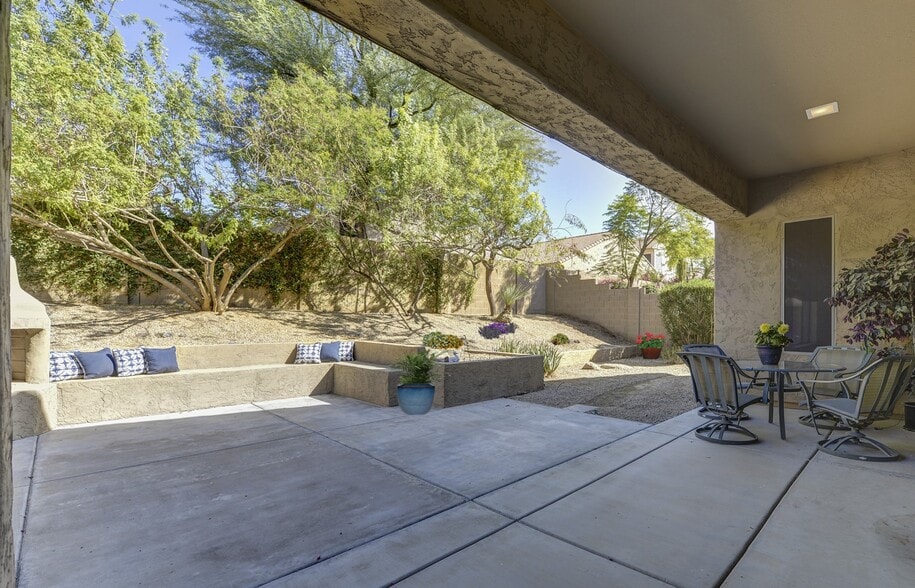 Building Photo - 7634 E San Fernando Dr