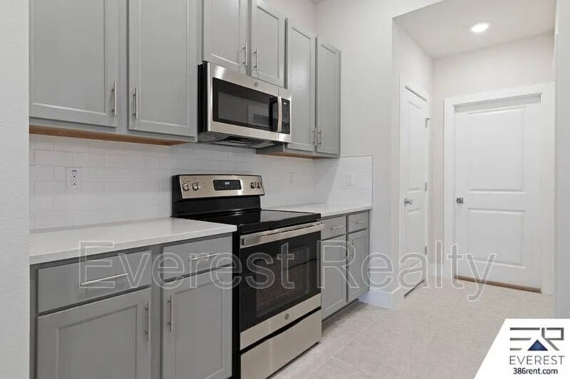Building Photo - 9 Buffalo Grove Pl