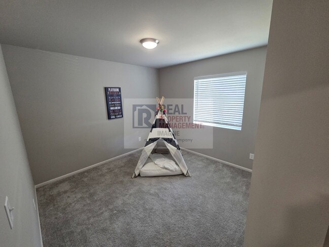 Building Photo - Check out this beautiful 3 bedroom, 2.0 ba...