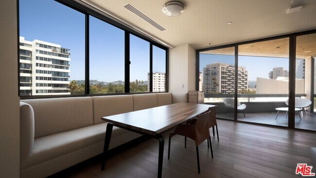 Building Photo - 10430 Wilshire Blvd