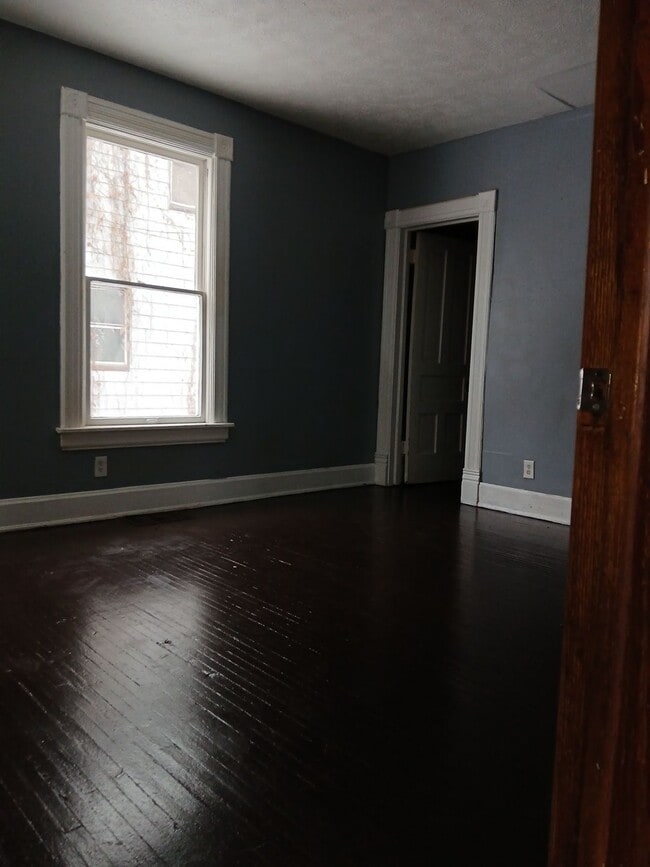 Building Photo - 964 N Court St