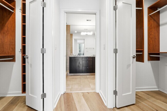 Building Photo - 10 Terminus Luxury 2 Bedroom Condo in Heart of Buckhead