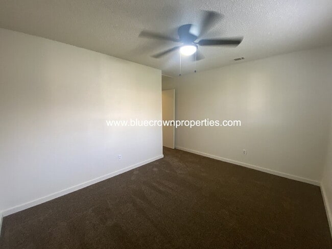 Building Photo - 1119 Suburban St