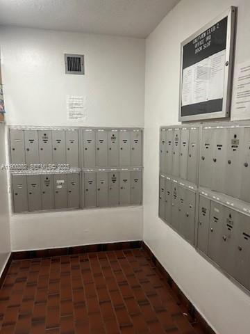 Building Photo - 9678 Fontainebleau Blvd