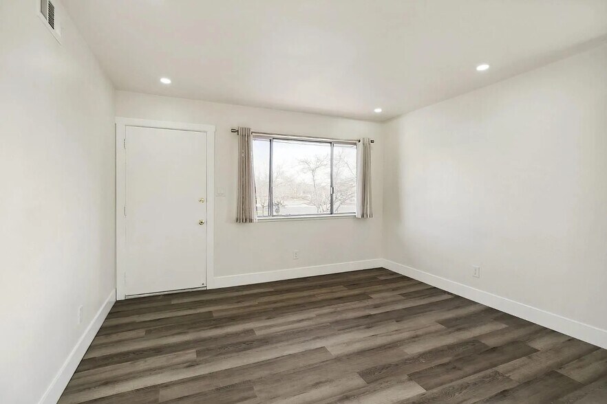 Building Photo - 287 Sharp Cir