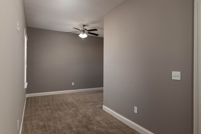 Building Photo - 530 Fifer Cir