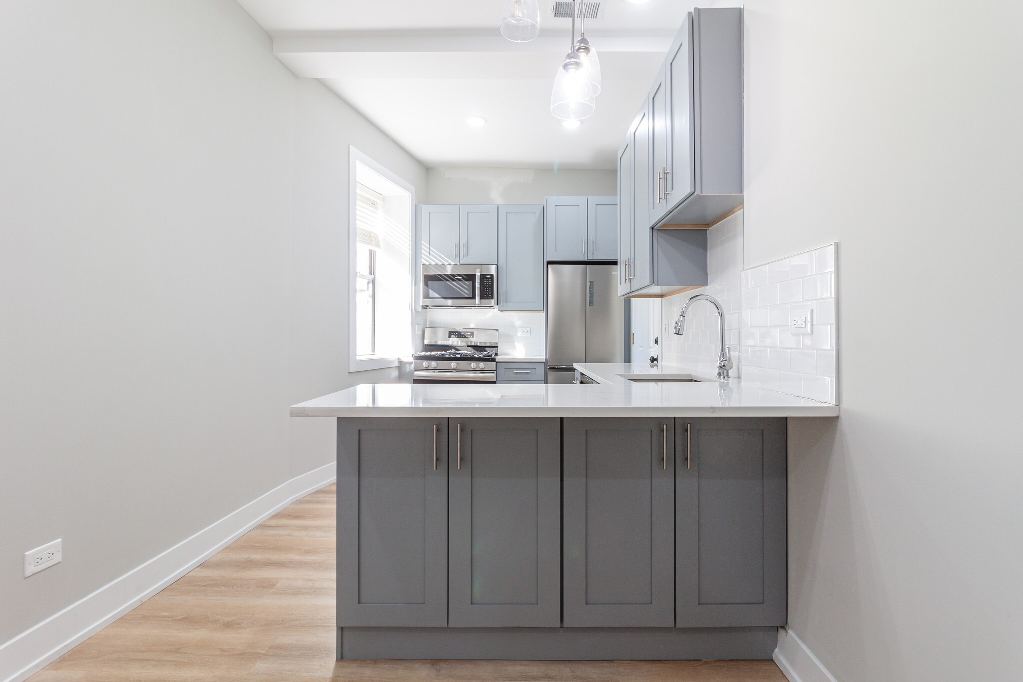 Building Photo - 441 W Belden Ave