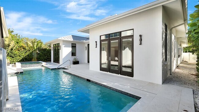 Building Photo - 739 5th Ave N