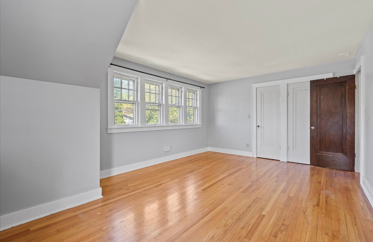 Building Photo - 114 Phelps Pl