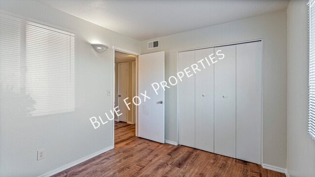 Building Photo - 1810 E Blacklidge Dr