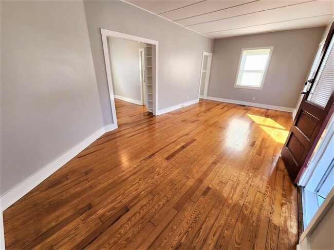 Building Photo - Nicely Remodeled 2BR/1BA near Blue Turtle ...