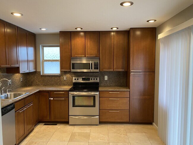 Building Photo - "Charming 2-Bed Townhouse Retreat in Denver – Spacious 1,240 Sq Ft with 1.5 Baths!"