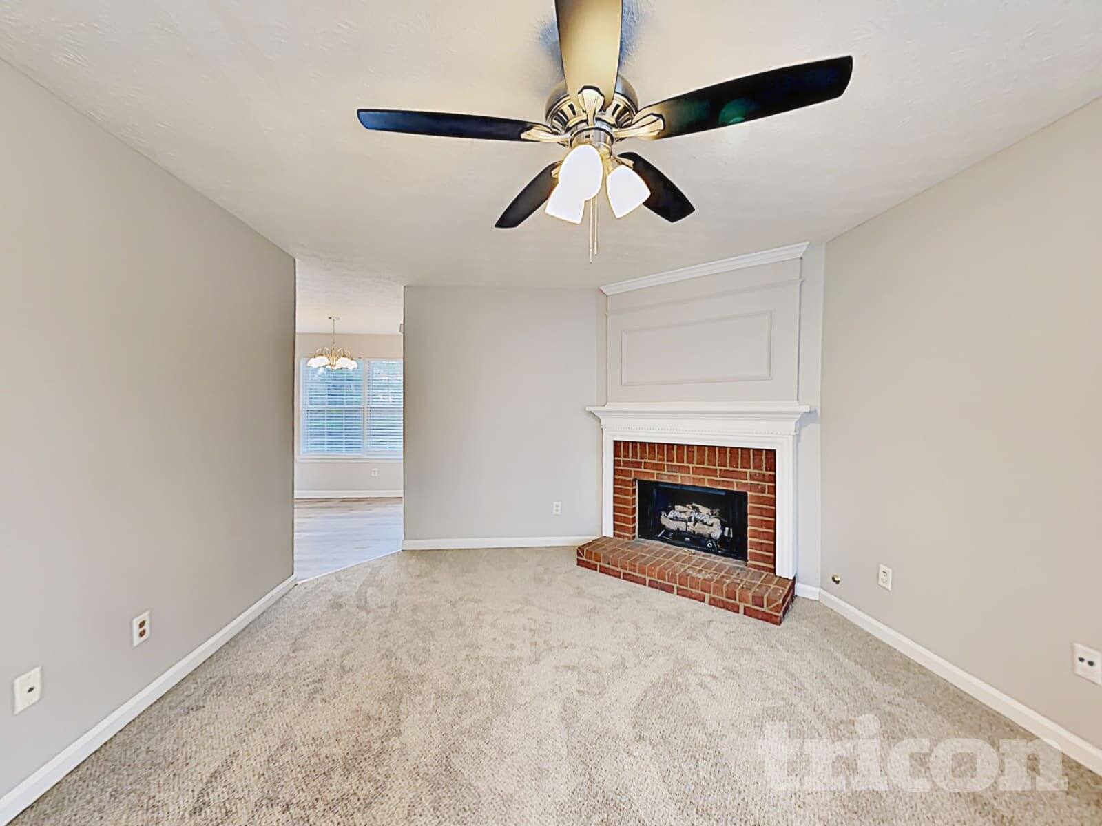 Building Photo - 872 Woodside Dr