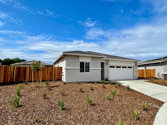 Building Photo - 754 Tamarack Ct