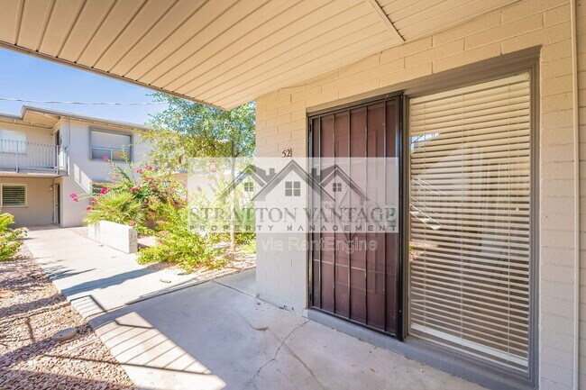 Building Photo - 4114 E Calle Redonda