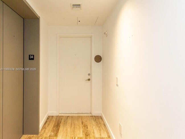 Building Photo - 650 NE 32nd St