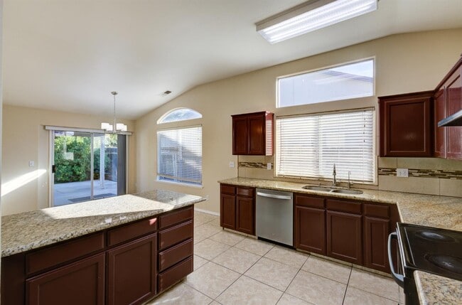 Building Photo - 5654 Violet Ave