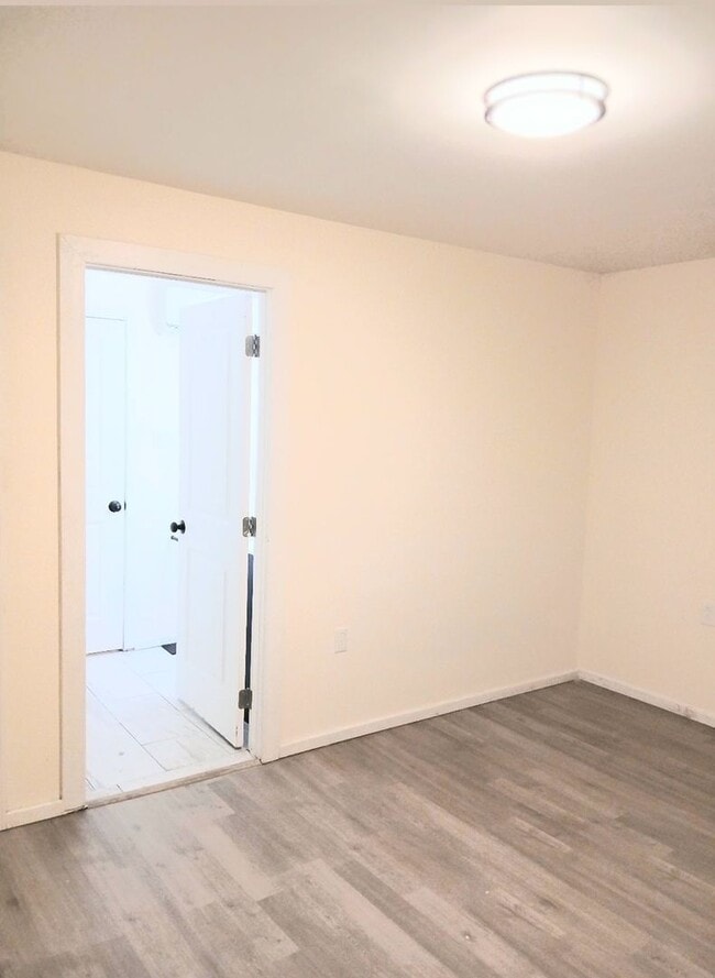 Building Photo - 408 Bowen Ave