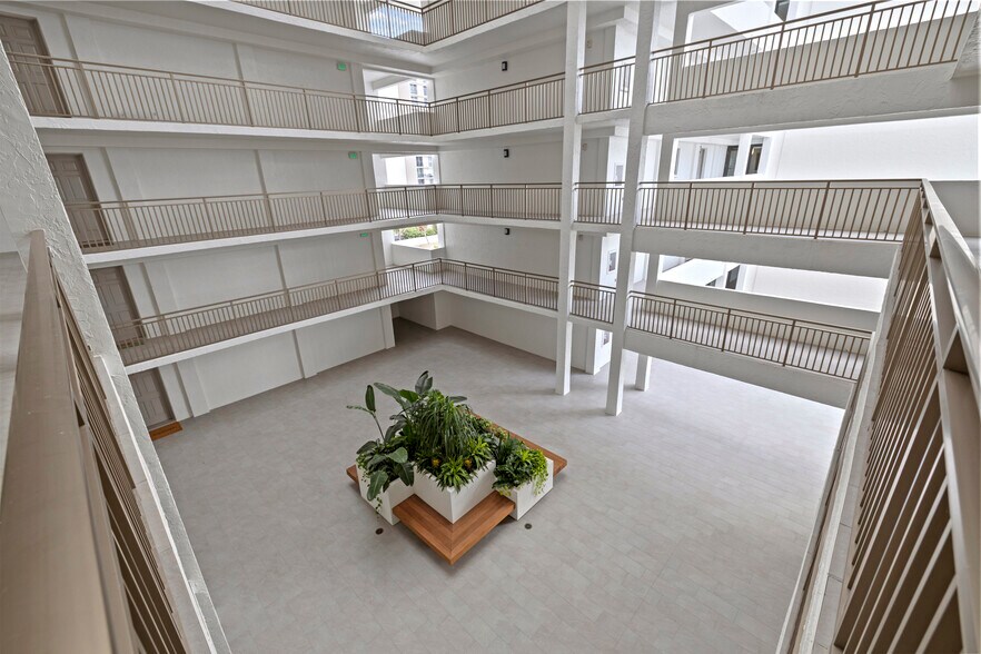 Atrium - 1104 Benjamin Franklin Dr