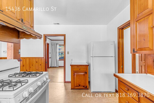 Building Photo - 15436 Camarillo St