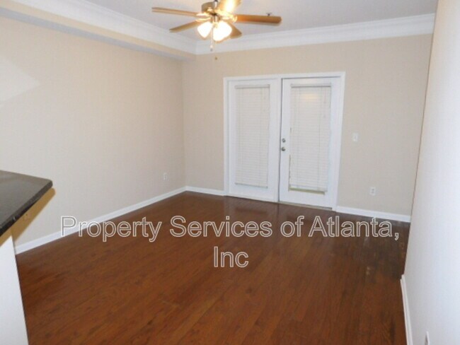 Building Photo - 5559 Glenridge Dr