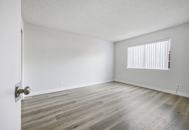 Building Photo - Move-In Special! Sign a lease by the 15th and receive ½ OFF your first month's rent!