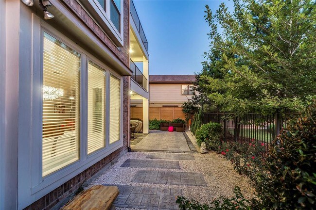 Building Photo - 18303 Parkview Point Dr