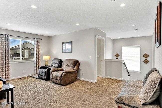 Building Photo - Coeur d'Alene Place – 3 Bed, 2.5 Bath Home...