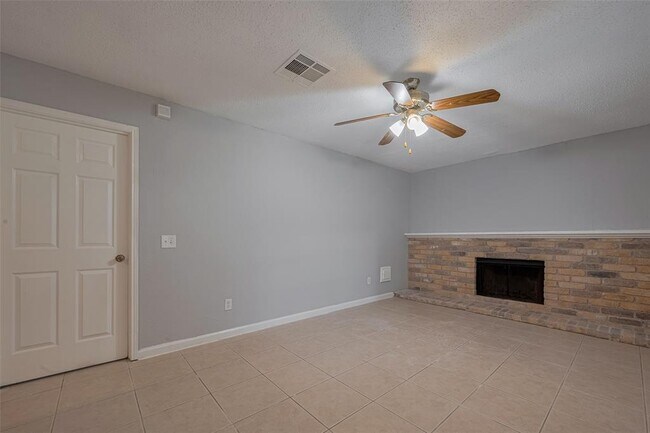 Building Photo - 3610 Bee Bayou Ln
