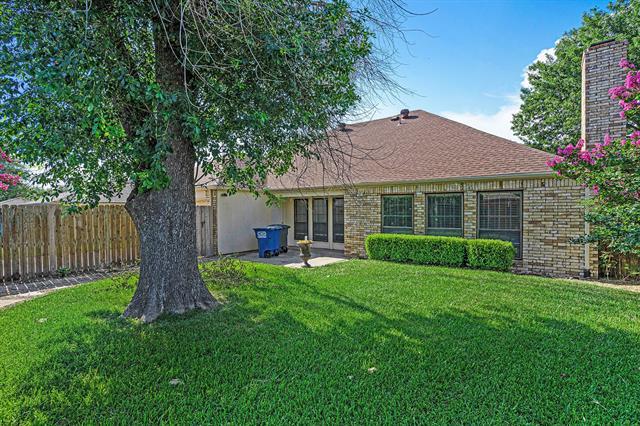 Building Photo - 802 Pebblebrook Dr