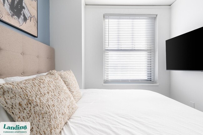 Building Photo - 933 McGee St