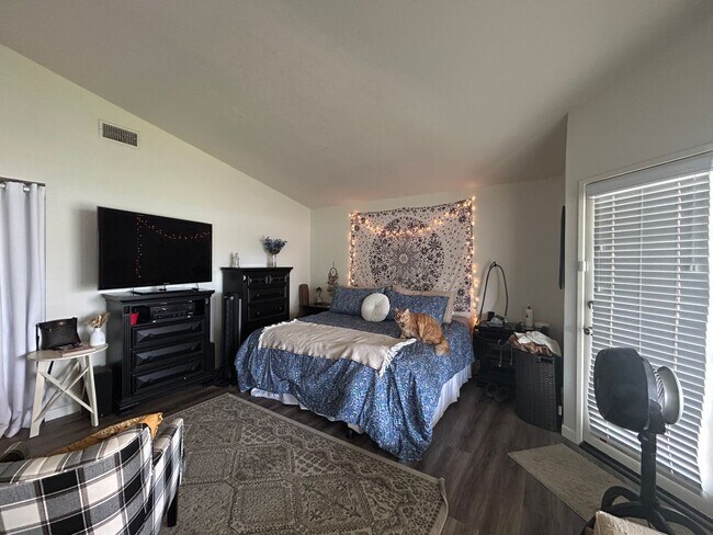 Building Photo - Beautiful 3 Bedroom 2 Bath Home in Redlands!